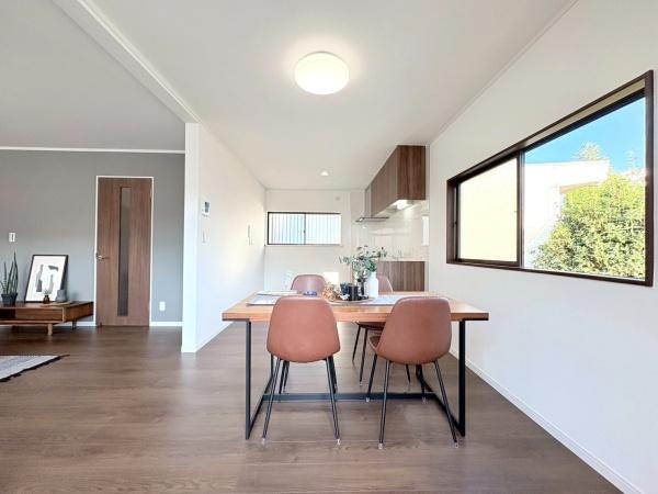 横浜市旭区上白根町の中古一戸建の居間・リビング