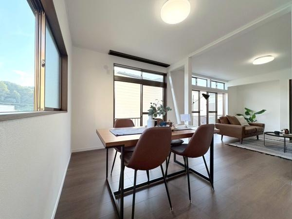 横浜市旭区上白根町の中古一戸建の居間・リビング