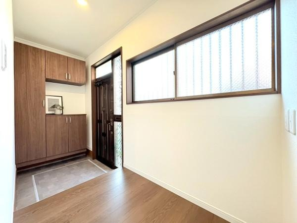 横浜市旭区上白根町の中古一戸建の玄関