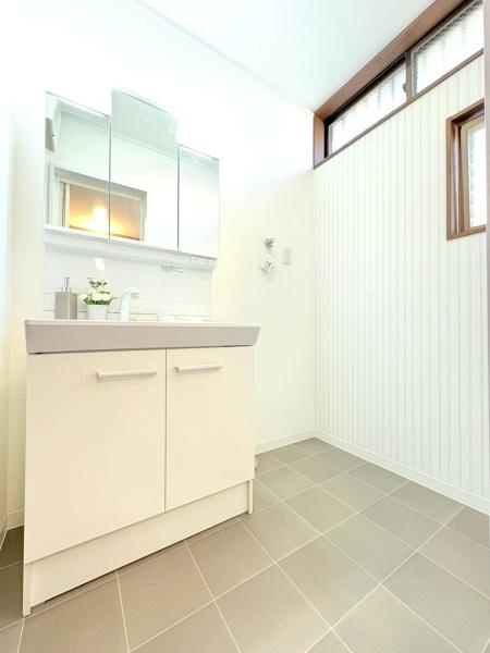 横浜市旭区上白根町の中古一戸建の独立洗面台