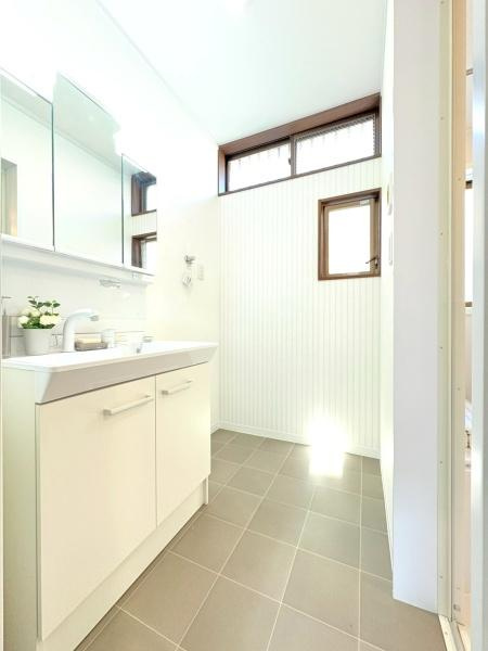 横浜市旭区上白根町の中古一戸建の独立洗面台