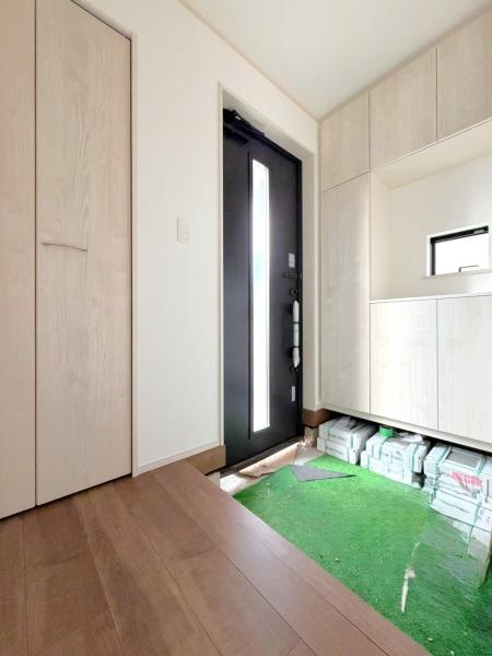 横浜市栄区長倉町の新築一戸建の玄関