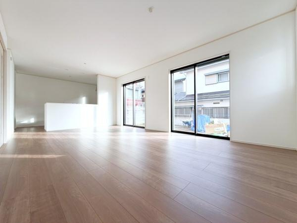 横浜市栄区長倉町の新築一戸建の居間・リビング