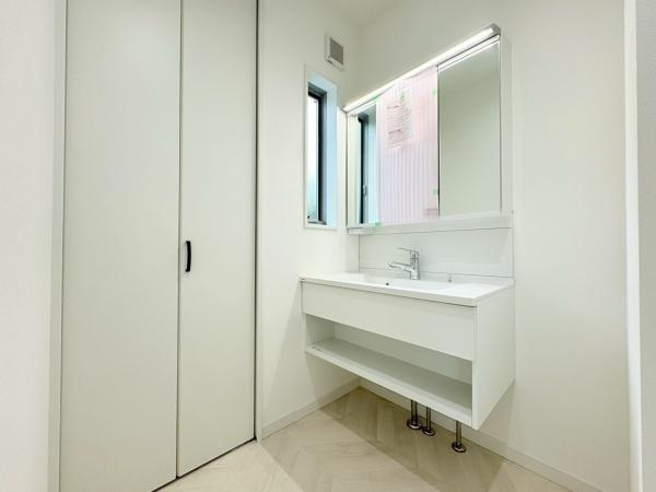 横須賀市鴨居３丁目の新築一戸建の独立洗面台