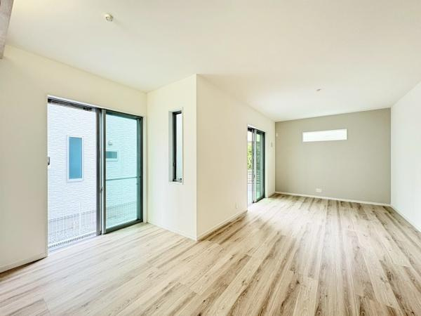 横須賀市鴨居３丁目の新築一戸建の居間・リビング