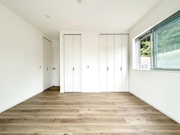 横須賀市鴨居３丁目の新築一戸建の洋室