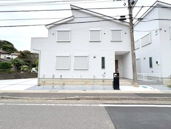 横須賀市鴨居３丁目の新築一戸建の前面道路含む現地写真