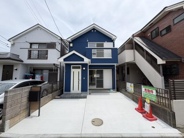 横浜市金沢区乙舳町の中古一戸建の外観|前面道路は閑静な住宅地をはしる車通りの少ない道路。ゆとりのある住宅地で部屋の窓を開けるとそこには心地よい風が通りぬけます。
