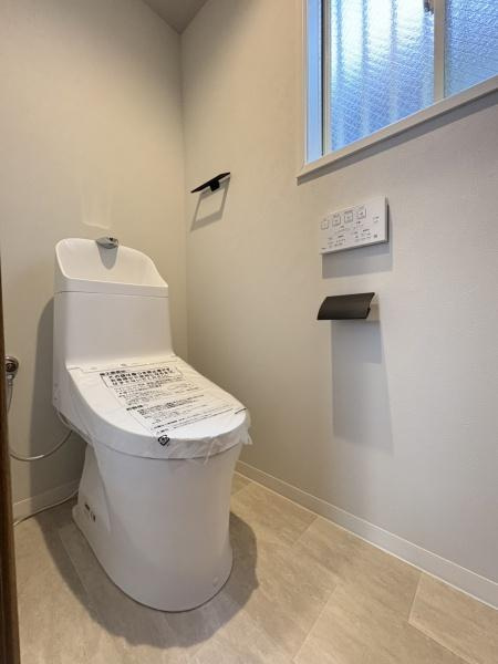 横浜市金沢区乙舳町の中古一戸建のトイレ|1階トイレ、ウォシュレット仕様のトイレです！トイレはもちろん１階と２階にあります！