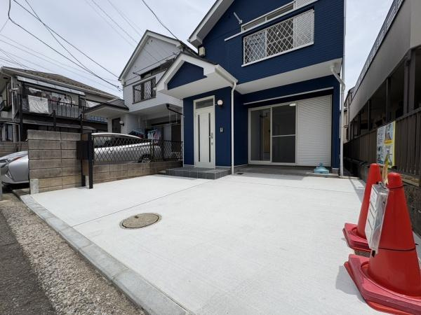 横浜市金沢区乙舳町の中古一戸建の駐車場|奥行きのある駐車場で、車だけではなく自転車やバイクも駐車可能です！