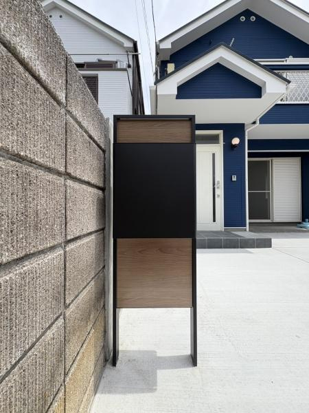 横浜市金沢区乙舳町の中古一戸建のその他|宅配ボックス。不在時でも荷物を受け取れるので、安心できます。