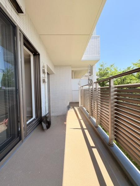 ファミールあざみ野スカーレットヒルズのバルコニー|陽当たりの良い広々バルコニー・ミニ菜園も楽しみに。