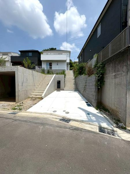 横浜市旭区川井本町の新築一戸建の駐車場