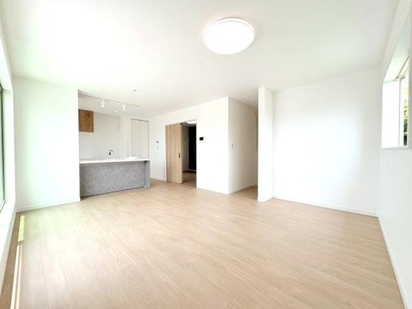 横浜市旭区川井本町の新築一戸建の居間・リビング