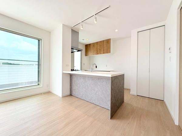 横浜市旭区川井本町の新築一戸建の居間・リビング