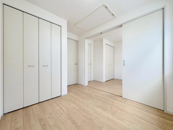 横浜市保土ケ谷区新井町の新築一戸建の子供部屋|子供部屋4.25帖！屋根裏収納があり沢山大切な物を保管できます。