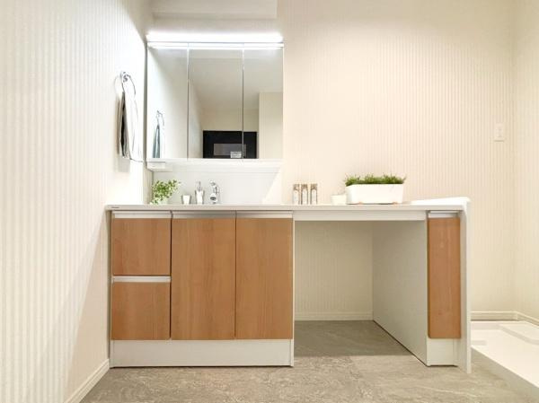 横浜市都筑区東山田町の中古一戸建の独立洗面台