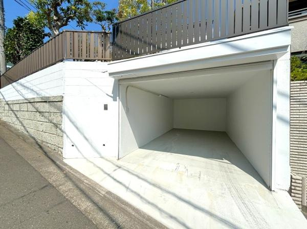 横浜市都筑区東山田町の中古一戸建の駐車場