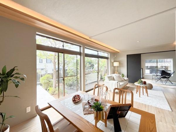 横浜市都筑区東山田町の中古一戸建の居間・リビング