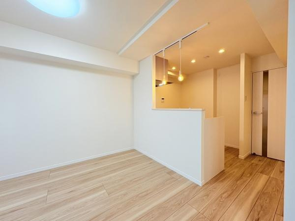 セザール綱島の居間・リビング|洋室側からのリビング・明るいです。