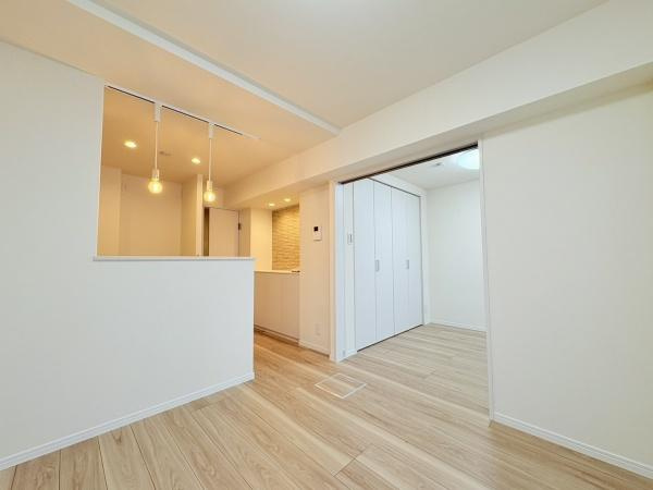 セザール綱島の内観：施工例|対面キッチンを採用しているので、自然と家族とのコミュニケーションも増え、お料理中も寂しくありません！
