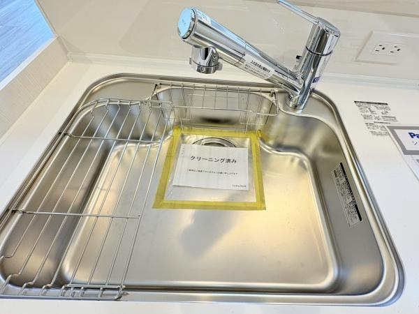 セザール綱島の内観：施工例|キッチンシンク・浄水付きシャワー水栓
