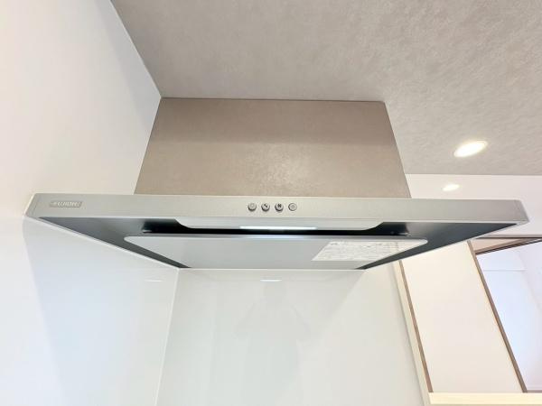 ルネ戸塚弥生台のキッチン|お掃除のしやすい換気扇使用。忙しい毎日でもお休みの日にひと手間かけてください。ずっと綺麗が長持ちいたします。