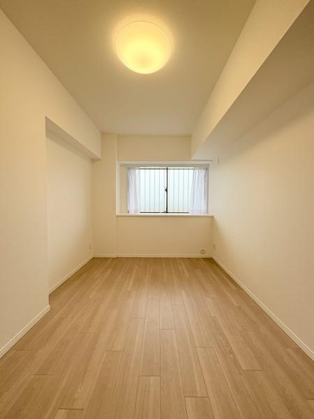 ルネ戸塚弥生台の洋室|洋室７．２帖・採光の取れる７．２帖の洋室。クローゼット収納付き寝室・子供部屋や趣味の部屋に。