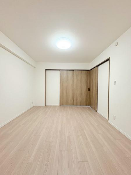 ルネ戸塚弥生台の洋室|洋室６帖・リビング続きの多機能部屋・引き違い扉を閉めるとお客様の宿泊のお部屋にも。