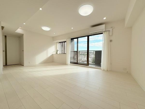 コスモ横浜和田町ヒルズの居間・リビング