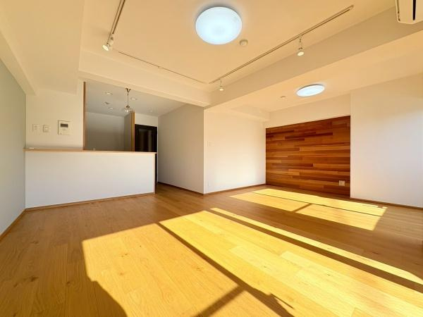 ライオンズマンション湘南秋谷の居間・リビング|日当たりの良いリビングです。