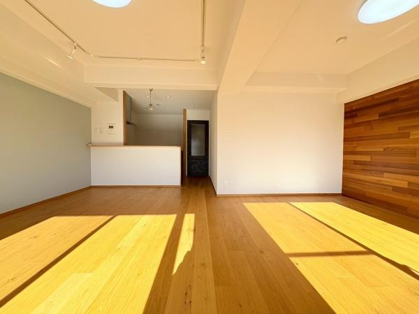 ライオンズマンション湘南秋谷の居間・リビング|日当たりの良いリビングです。