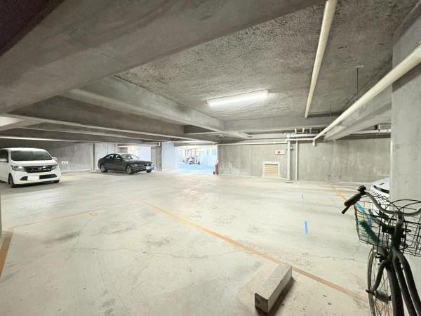 ライオンズマンション湘南秋谷のその他共用部分|雨に濡れずにすむ駐車場です。