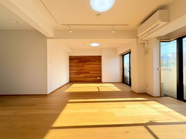 ライオンズマンション湘南秋谷の居間・リビング|日当たりの良いリビングです。