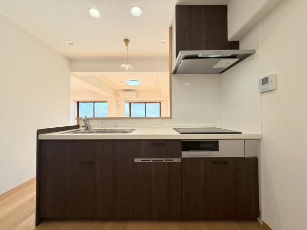 ライオンズマンション湘南秋谷のキッチン|広々としたキッチンです。作業もしやすいです。収納力も有ります。