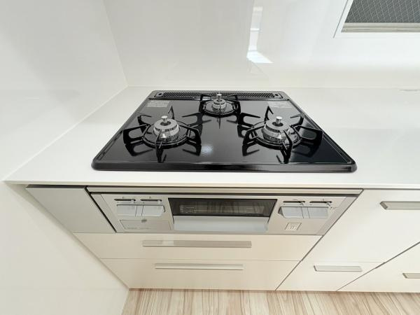 日生鳥見ヶ丘マンションのキッチン|（2025年11月18日撮影）ビルトイングリルと三ツ口コンロ