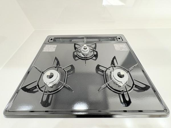 日生鳥見ヶ丘マンションのキッチン|（2025年11月18日撮影）三ツ口コンロ。