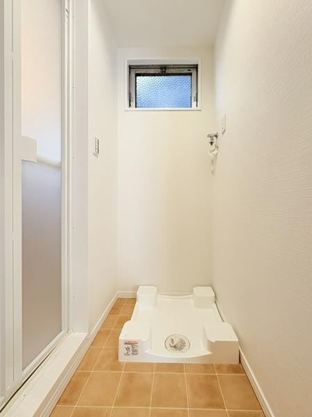 日生鳥見ヶ丘マンションの独立洗面台|（2025年11月18日撮影）洗濯パン（洗面所）