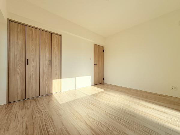 日生鳥見ヶ丘マンションの洋室|6.5帖洋室・収納付き・ベランダ、2開口明るいお部屋（2025年11月18日撮影）