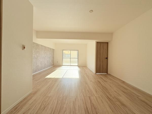 日生鳥見ヶ丘マンションの居間・リビング|（2025年11月18日撮影）キッチン側からリビング撮影