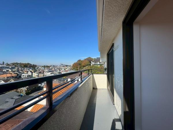 横浜市港南区芹が谷４丁目の中古一戸建のバルコニー