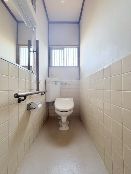 逗子市小坪６丁目の中古一戸建のトイレ|いつも綺麗に清潔に！ウォッシュレット付きトイレです。