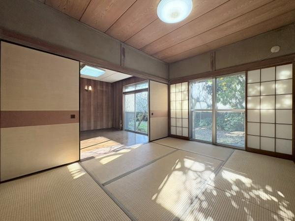 逗子市小坪６丁目の中古一戸建の内装|リビングに繋がってる和室です。