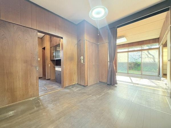 逗子市小坪６丁目の中古一戸建の内装|リビングダイニングです。