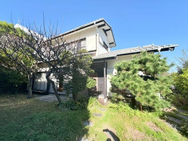 逗子市小坪６丁目の中古一戸建の外観|庭から見た外観です。

