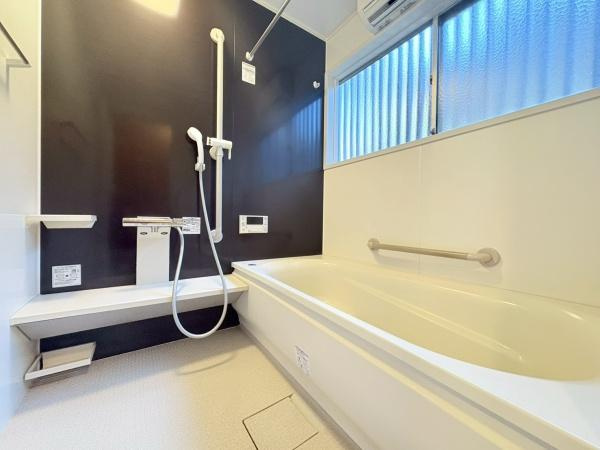 逗子市小坪６丁目の中古一戸建の浴室|ゆったりとくつろげる、一日の疲れを癒やす空間ですね。