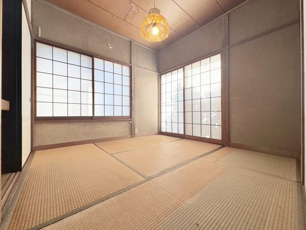 逗子市小坪６丁目の中古一戸建の寝室|たっぷり収納でスッキリ生活