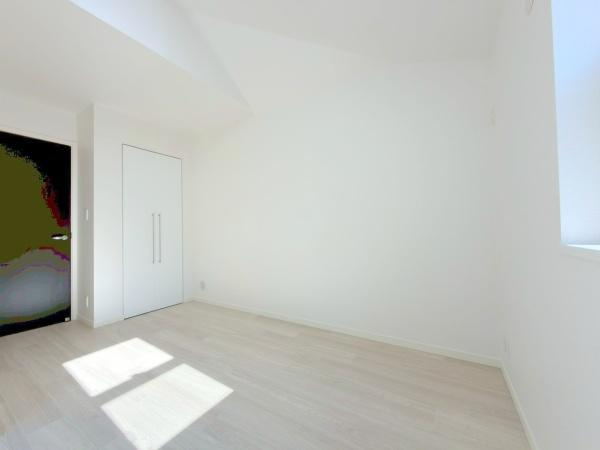 横浜市南区弘明寺町の中古一戸建の洋室|採光の取れる明るいお部屋です