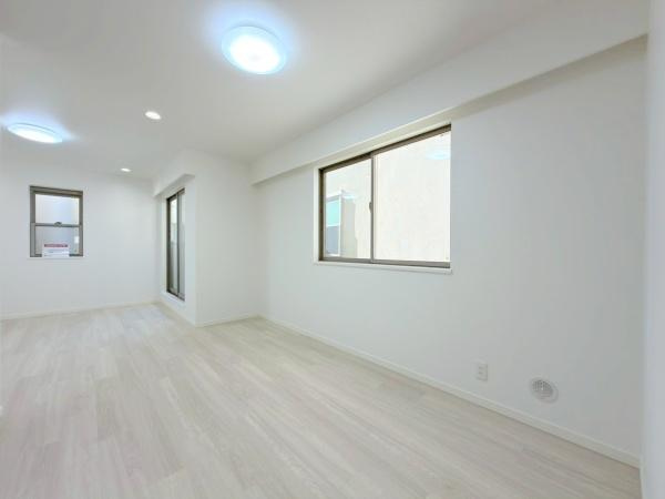 横浜市南区弘明寺町の中古一戸建の洋室|一人ひとりの大切なプライベート空間。趣味・感性で個性的に飾って頂けるようシンプルに。ゆとりある広さで、一人の時間をゆったりと過ごせる安らぐお部屋になるはずです。