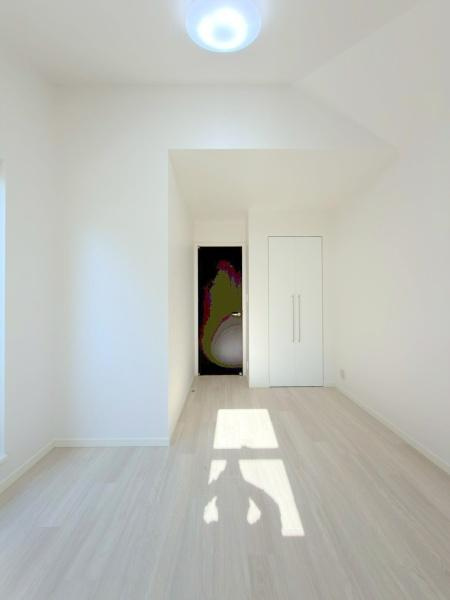 横浜市南区弘明寺町の中古一戸建の洋室|陽当たり良いお部屋です